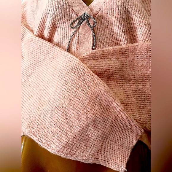 NWT H&M Pale Dusty Pink Sweater W/Sparking Bow Size M - Loose Fit - Picture 3 of 9